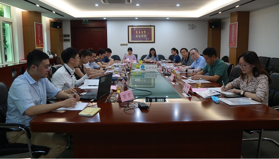 海珠区市场监视治理局副局长肖亮一行到白云山亚洲必赢公司调研