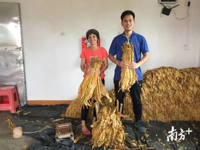 扶贫一线燃烧青春，，，“90后”第一书记为贫困村打造“不走”的事情队