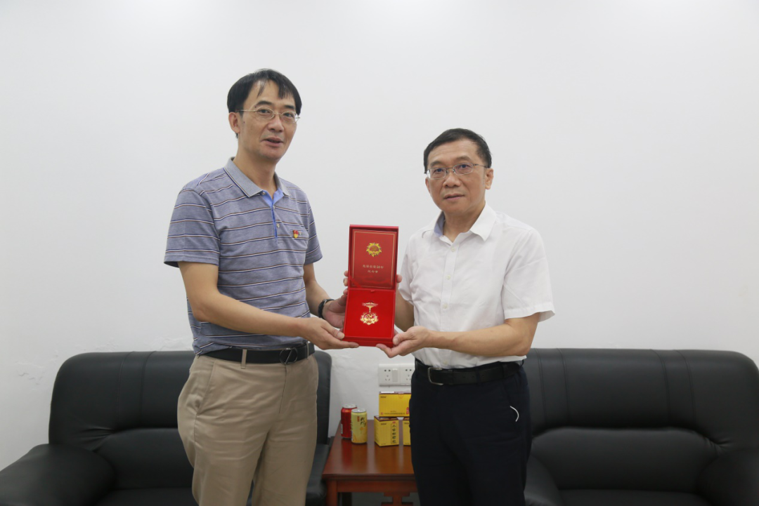 共忆党史话初心，，，矢志不渝跟党走 ——白云山亚洲必赢公司“七一”前夕慰问离休干部刘玉珍同志