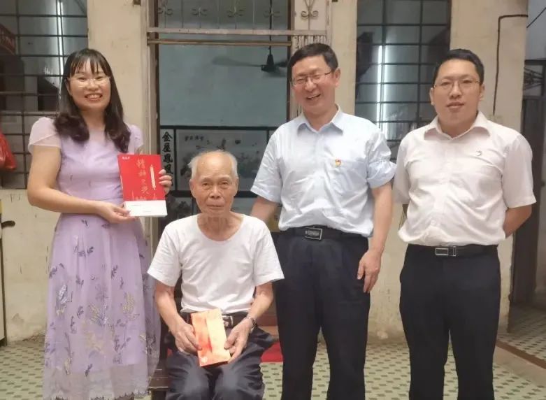 中秋慰问送真情 浓浓眷注暖人心——白云山亚洲必赢公司慰问首届天下劳模陈雨池