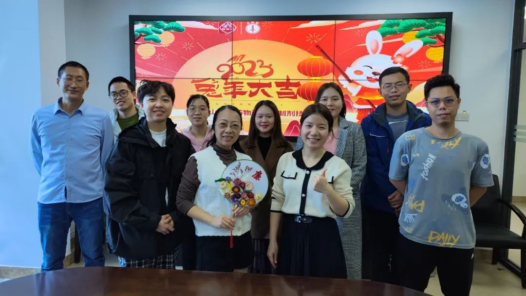 白云山亚洲必赢公司举行“古韵迎元宵 团扇话清廉”主题活动