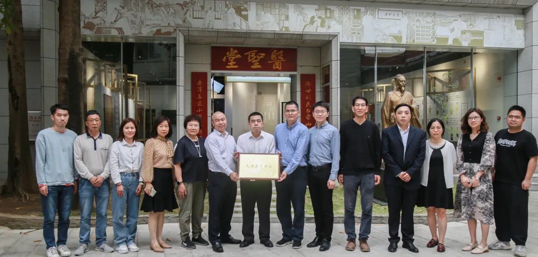 增强交流相同 共创高质量生长——广州市市场羁系局姚文波处长率调研团队到白云山亚洲必赢公司调研