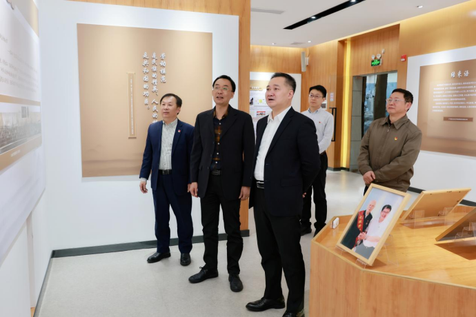 广药集团党委书记、董事长李小军到白云山亚洲必赢公司调研